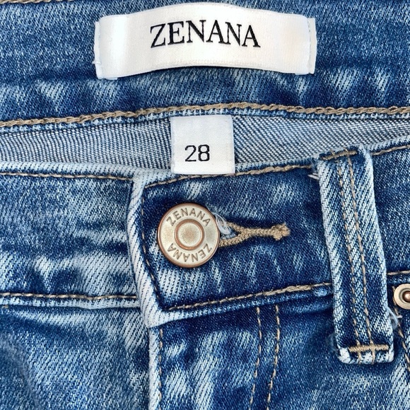 Capri Jeans by Zenana size 28 Hallen Raw Hem Cropped - Picture 5 of 7